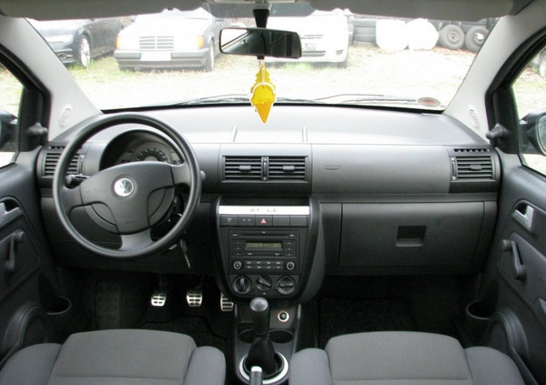 Volkswagen Fox cena 8900 przebieg: 177365, rok produkcji 2011 z Wyszków małe 596
